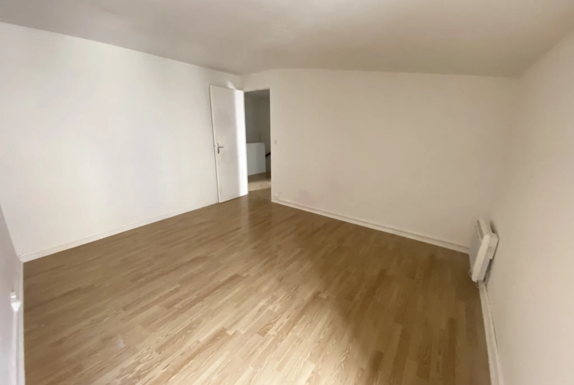 Maison de ville à La Reole de 100 m² avec cour, idéal pour investissement 
