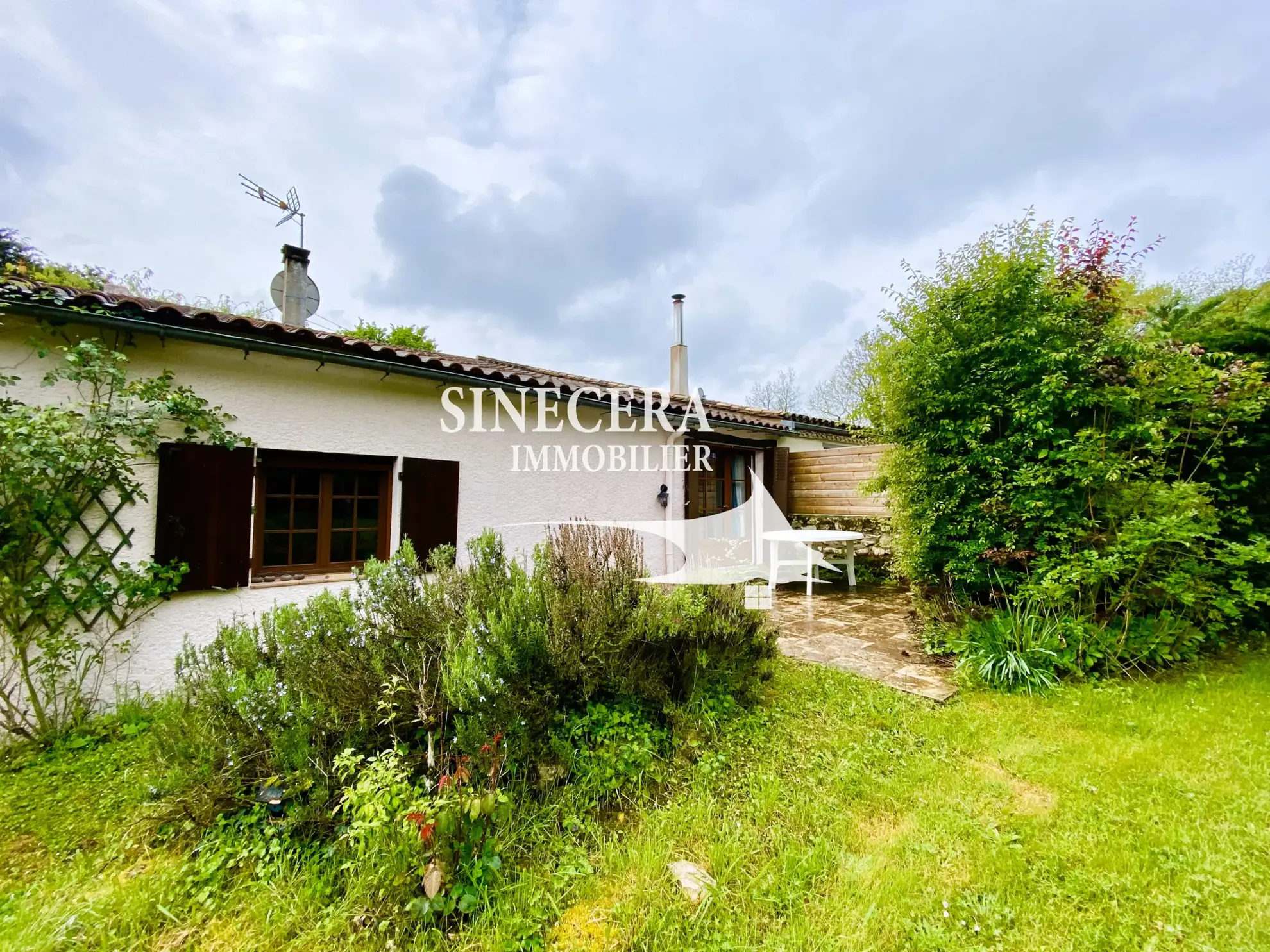 Maison de campagne de 110 m² à Thénac près de Sigoulès, vue vignobles 