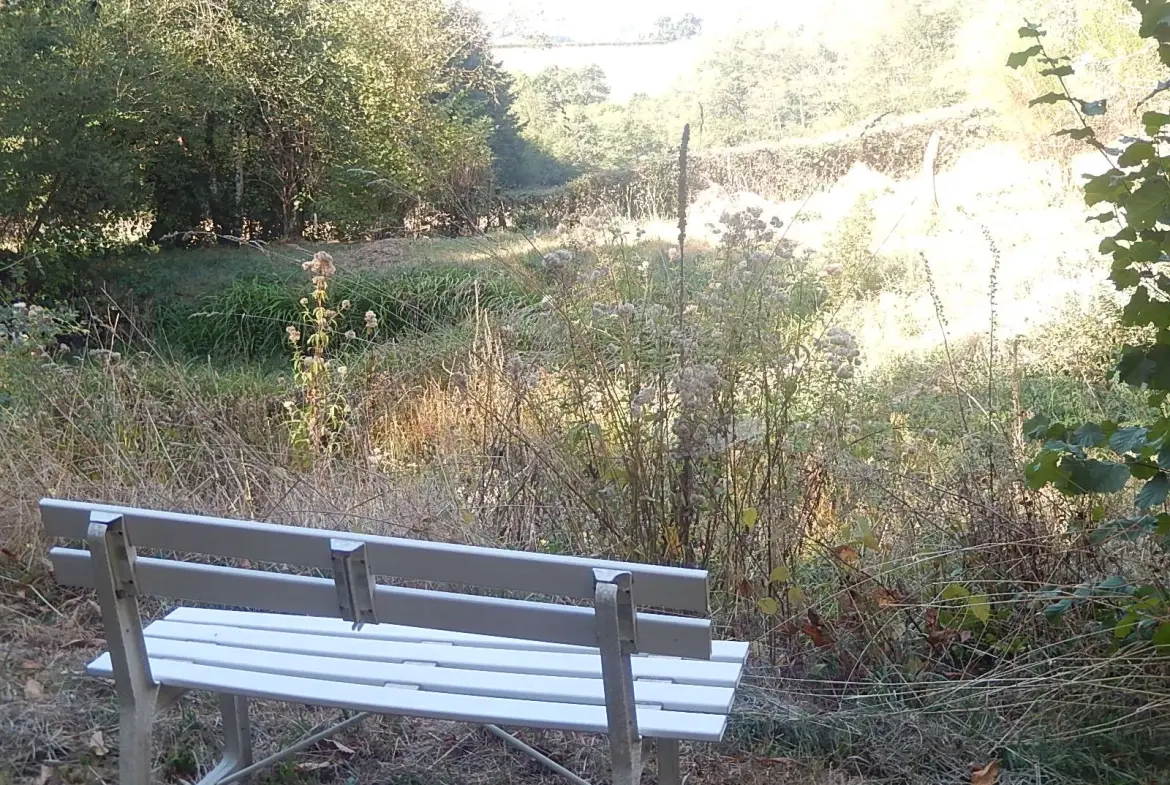 Maison individuelle isolée avec grange et vue sur la vallée à Loddes 