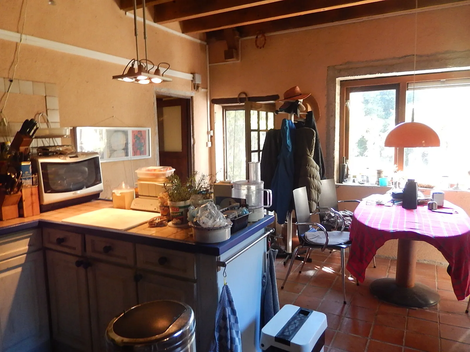 Maison individuelle isolée avec grange et vue sur la vallée à Loddes 