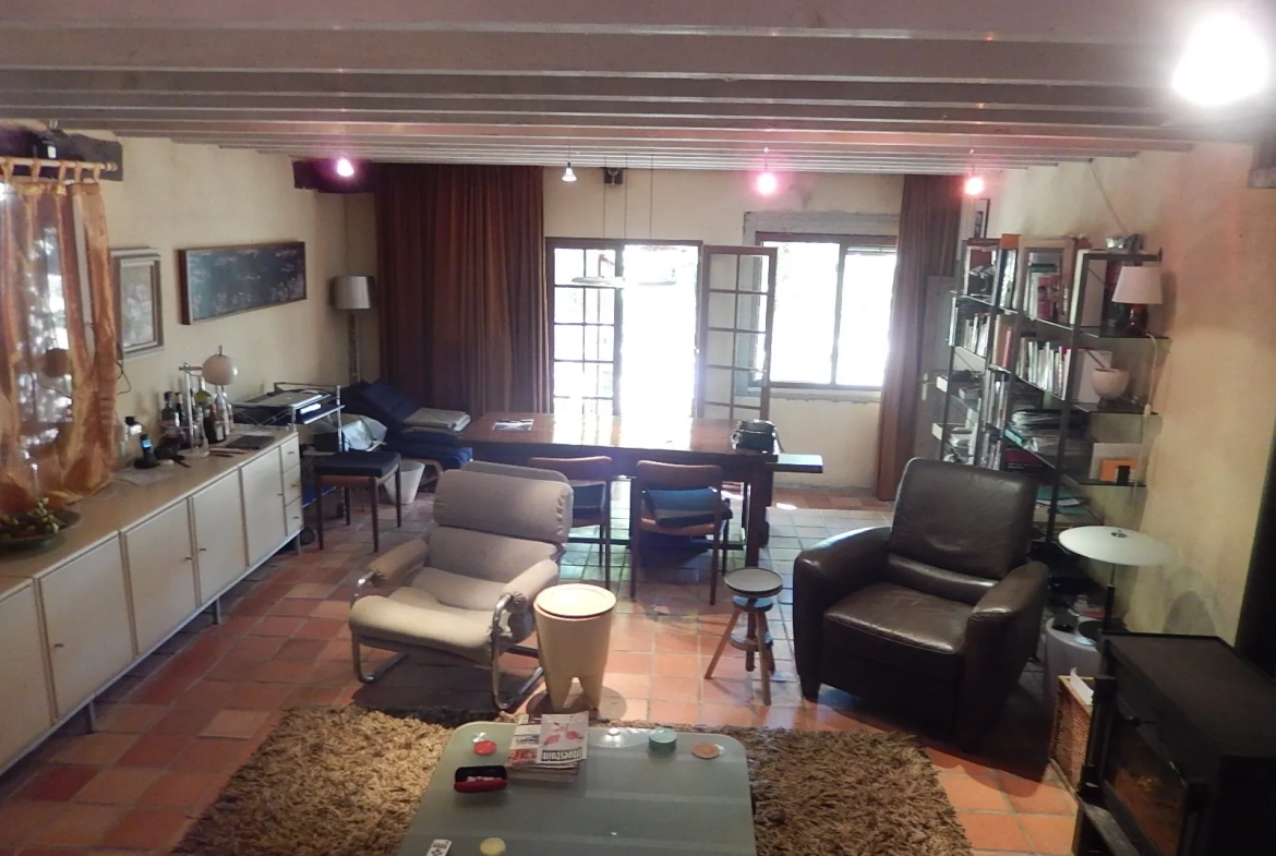 Maison individuelle isolée avec grange et vue sur la vallée à Loddes 