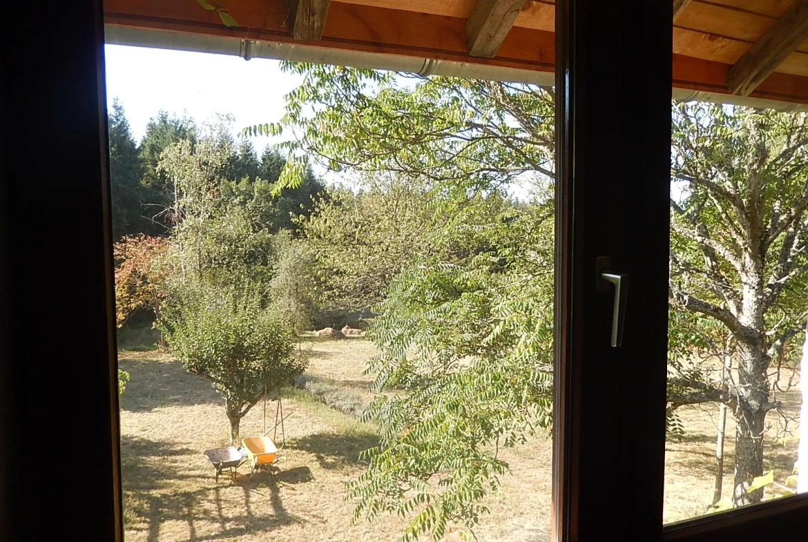 Maison individuelle isolée avec grange et vue sur la vallée à Loddes 