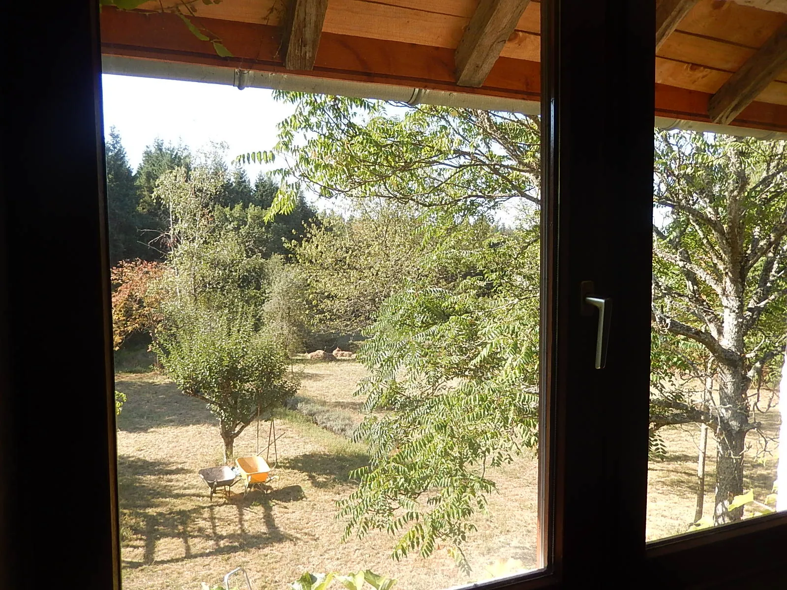 Maison individuelle isolée avec grange et vue sur la vallée à Loddes 
