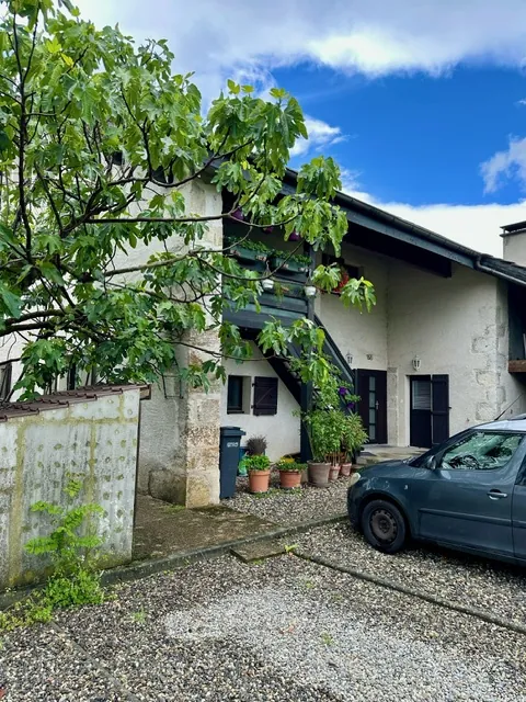 Appartement T3 de 90m² avec vue montagne à Pougny – Dernier étage avec cave et parking privé 
