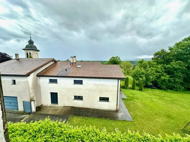 Appartement T3 de 90m² avec vue montagne à Pougny – Dernier étage avec cave et parking privé 
