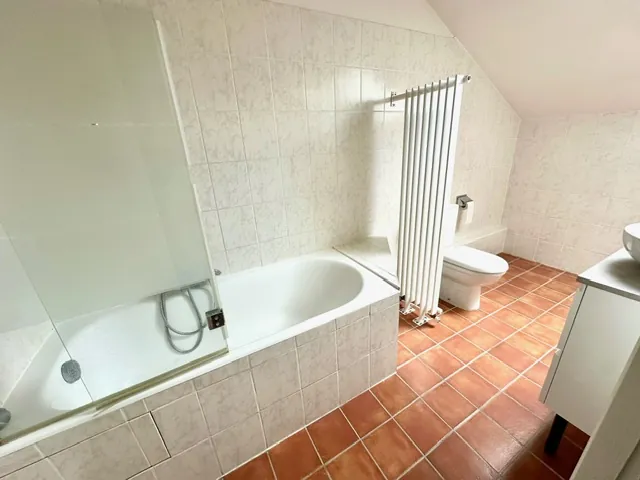 Appartement T3 de 90m² avec vue montagne à Pougny – Dernier étage avec cave et parking privé 