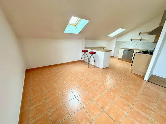 Appartement T3 de 90m² avec vue montagne à Pougny – Dernier étage avec cave et parking privé 