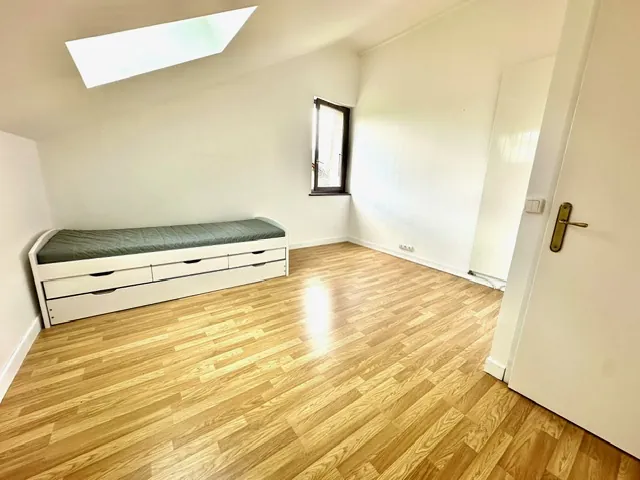 Appartement T3 de 90m² avec vue montagne à Pougny – Dernier étage avec cave et parking privé 