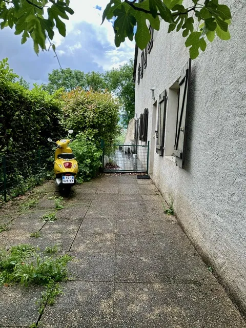 Appartement T3 de 90m² avec vue montagne à Pougny – Dernier étage avec cave et parking privé 