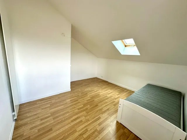 Appartement T3 de 90m² avec vue montagne à Pougny – Dernier étage avec cave et parking privé 