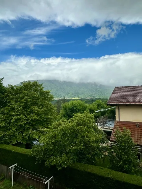 Appartement T3 de 90m² avec vue montagne à Pougny – Dernier étage avec cave et parking privé 