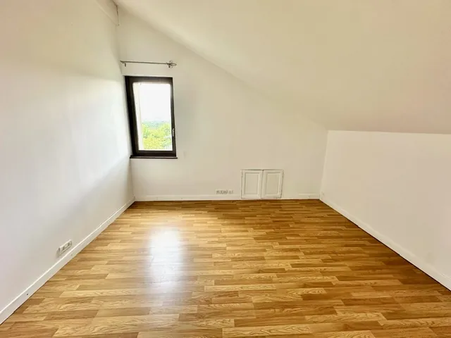 Appartement T3 de 90m² avec vue montagne à Pougny – Dernier étage avec cave et parking privé 