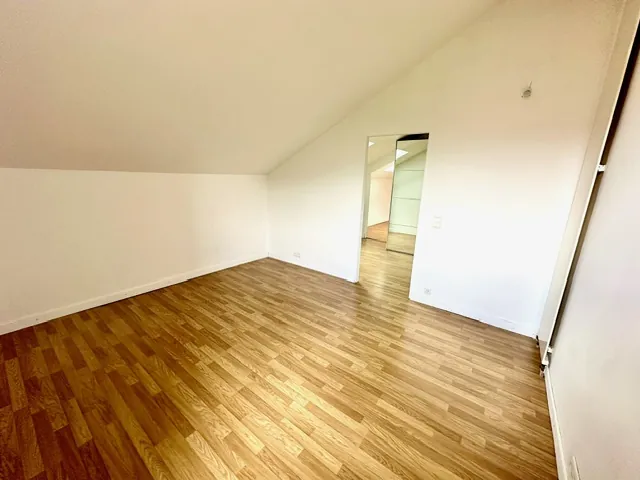 Appartement T3 de 90m² avec vue montagne à Pougny – Dernier étage avec cave et parking privé 