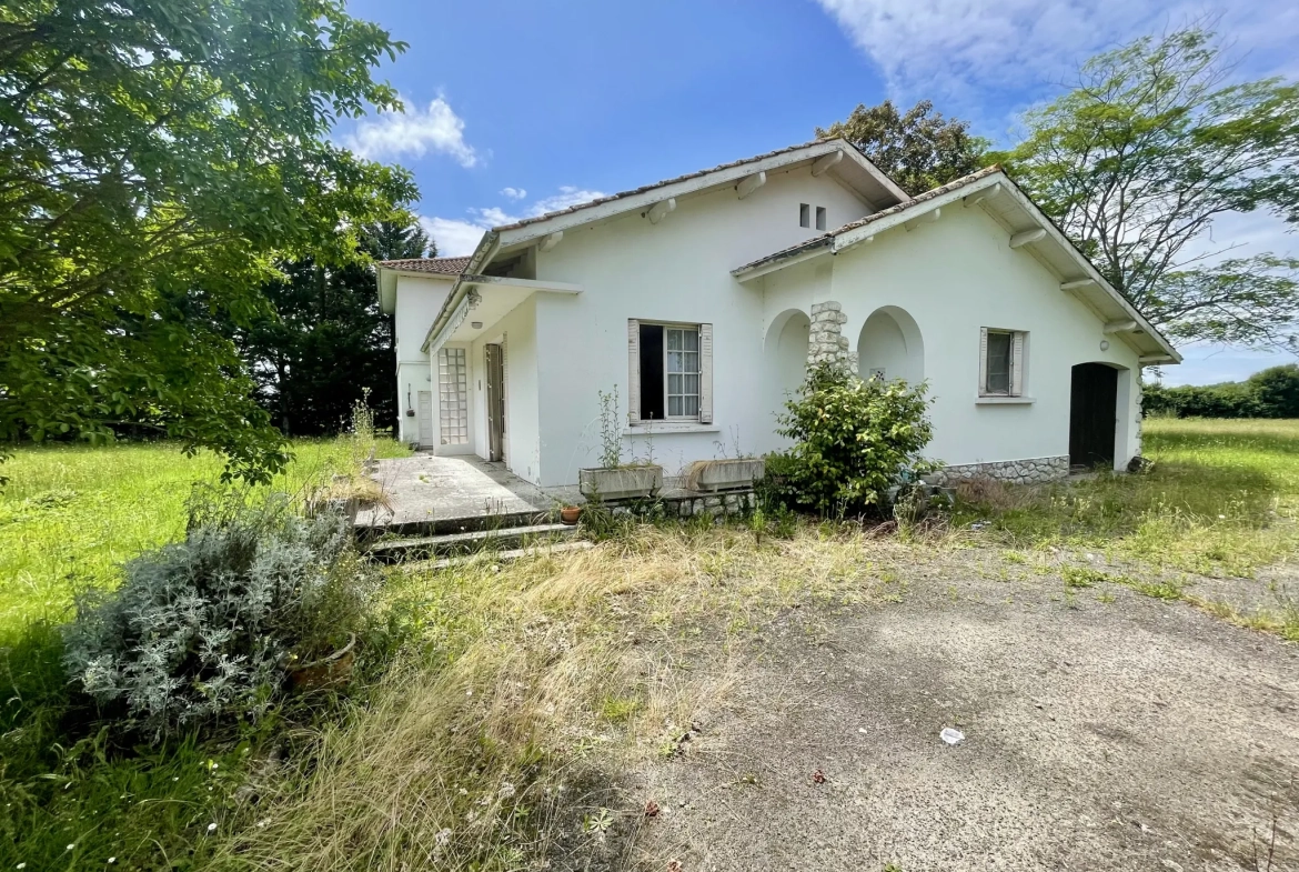Maison à vendre à Ansost avec grand parc et potentiel de rénovation près de Vic-en-Bigorre 
