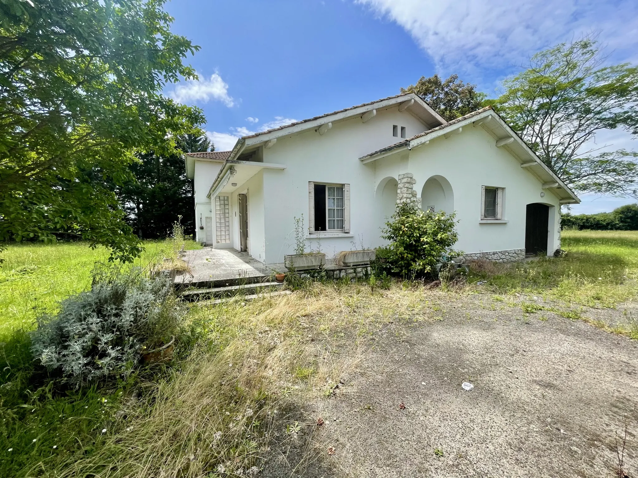 Maison à vendre à Ansost avec grand parc et potentiel de rénovation près de Vic-en-Bigorre 