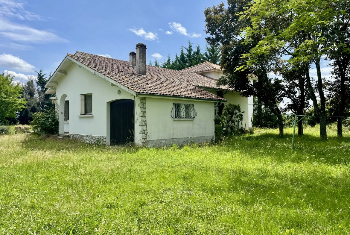 Maison à vendre à Ansost avec grand parc et potentiel de rénovation près de Vic-en-Bigorre 