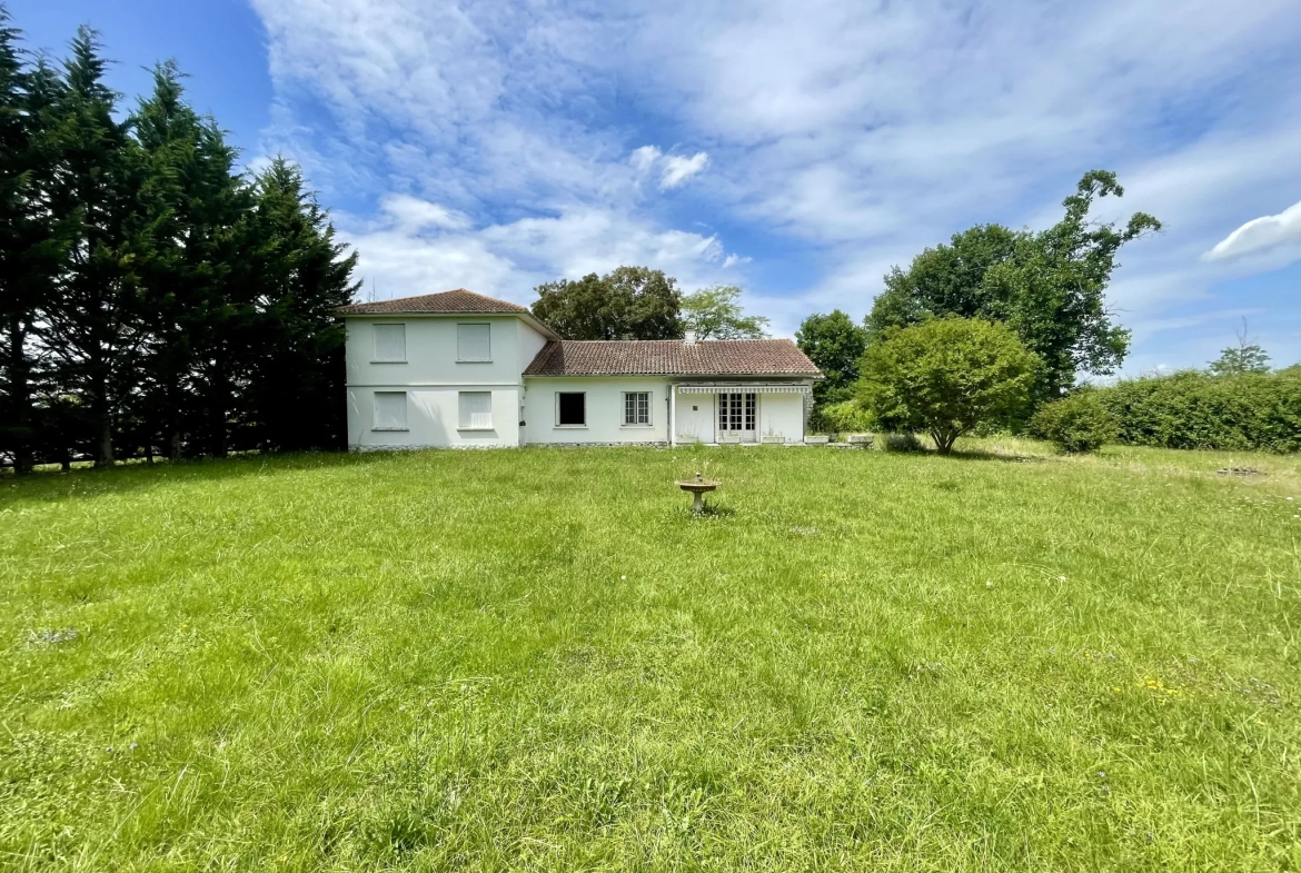 Maison à vendre à Ansost avec grand parc et potentiel de rénovation près de Vic-en-Bigorre 