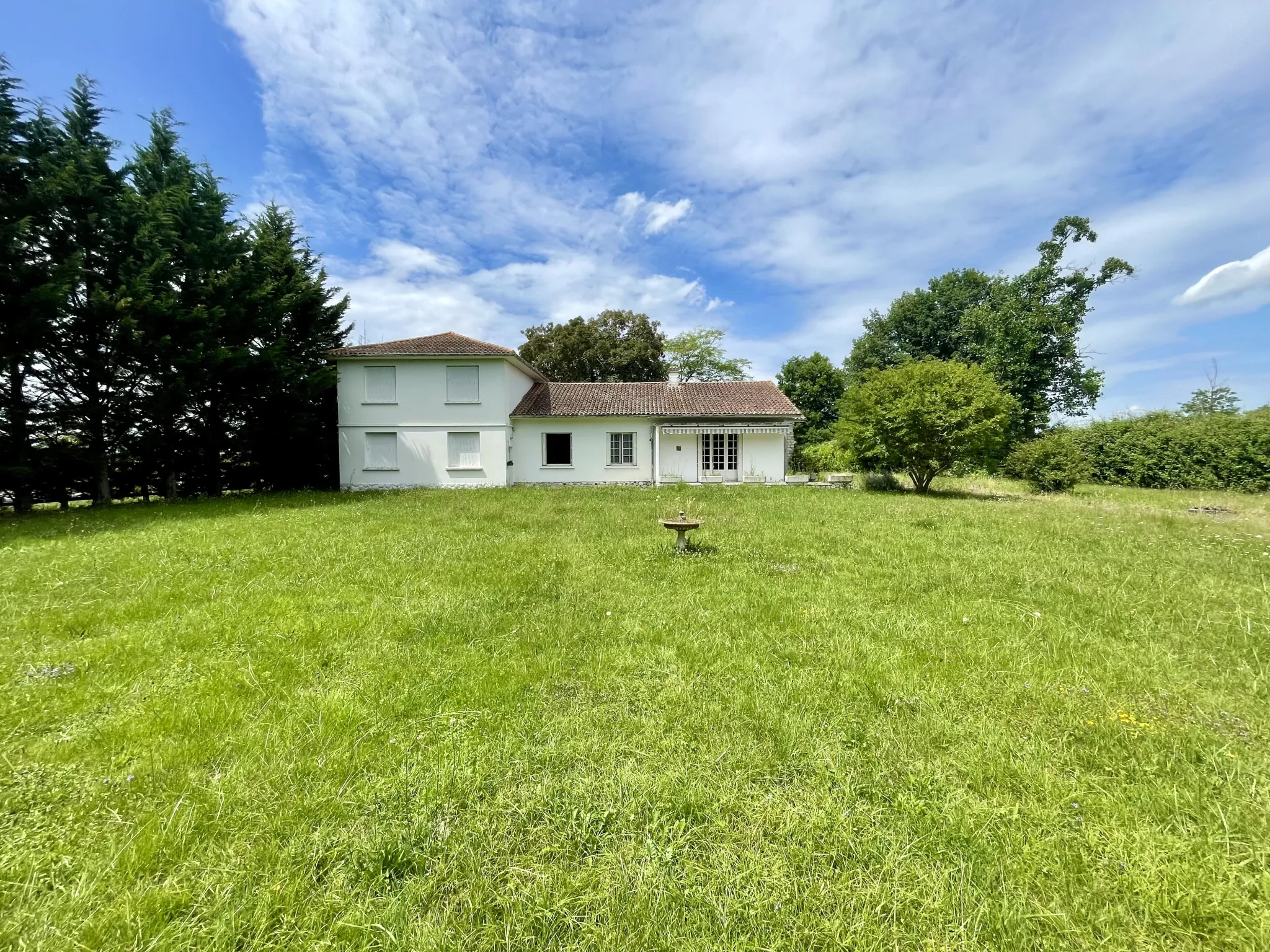 Maison à vendre à Ansost avec grand parc et potentiel de rénovation près de Vic-en-Bigorre 