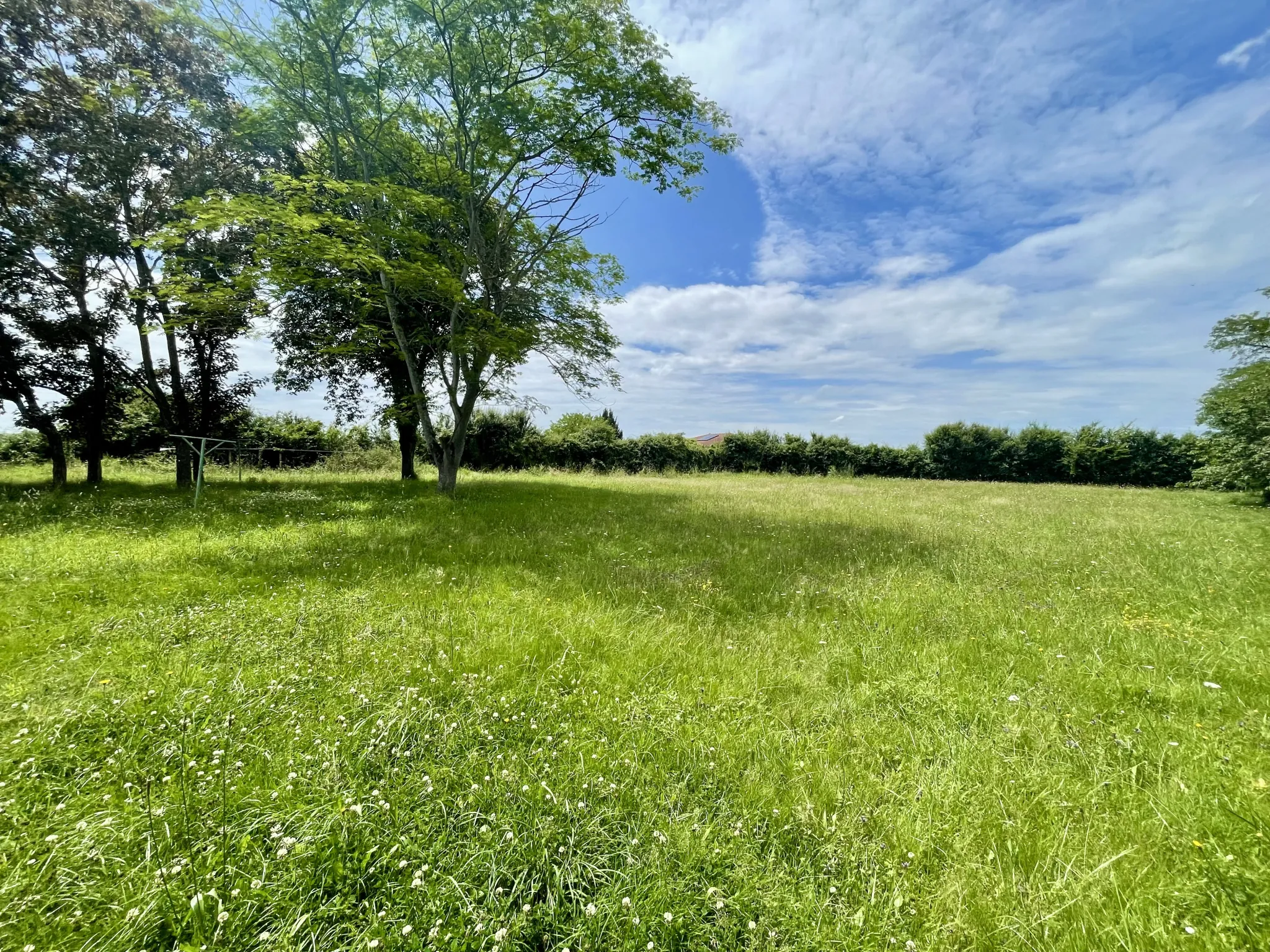 Maison à vendre à Ansost avec grand parc et potentiel de rénovation près de Vic-en-Bigorre 