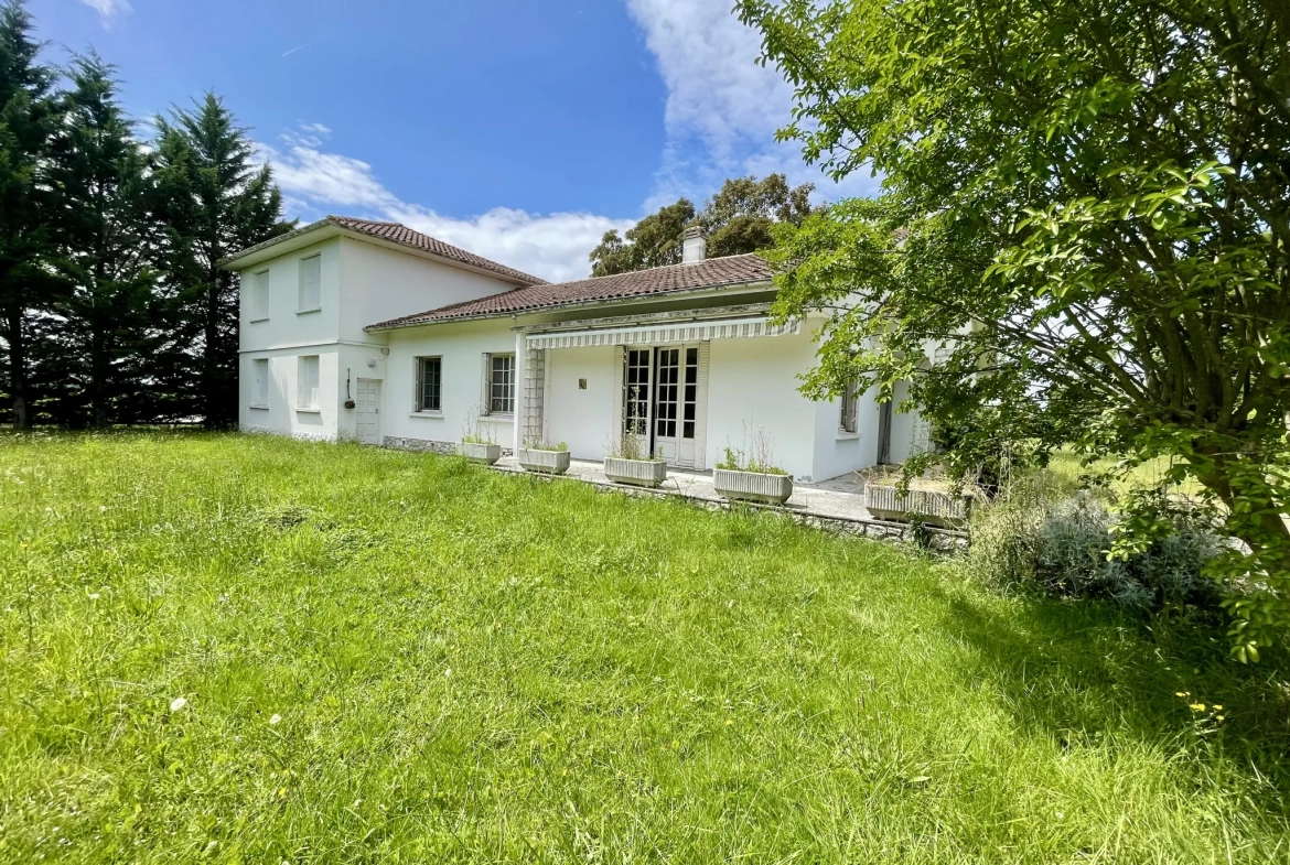 Maison à vendre à Ansost avec grand parc et potentiel de rénovation près de Vic-en-Bigorre 