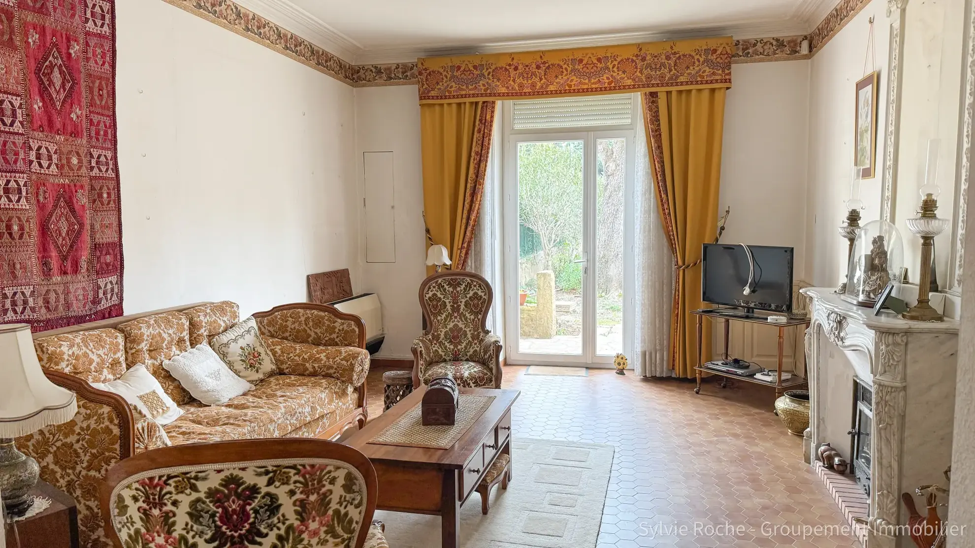 Maison de charme à Piolenc avec dépendances et jardin - 175 m² 