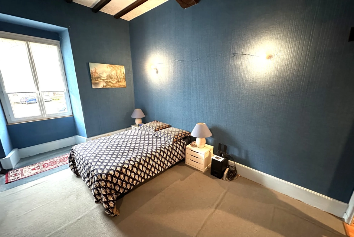 Maison à vendre avec 4 chambres à Seyches - Opportunité rare 