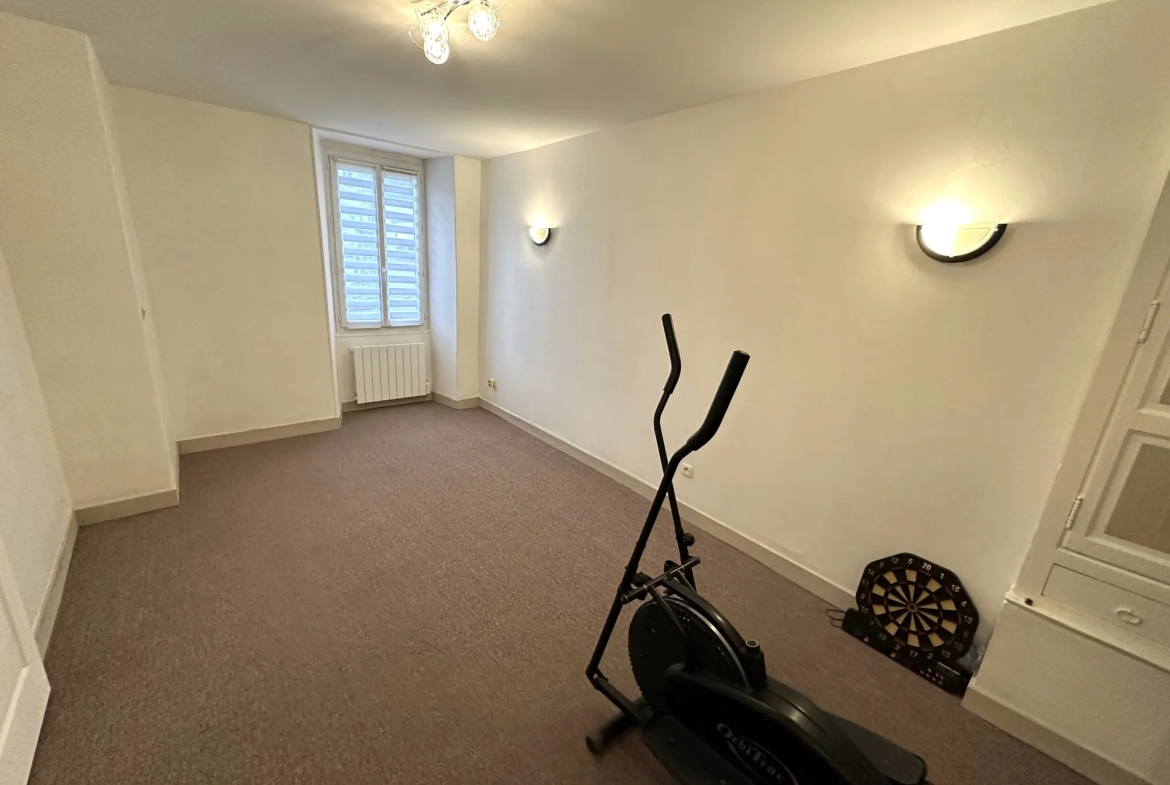 Maison à vendre avec 4 chambres à Seyches - Opportunité rare 