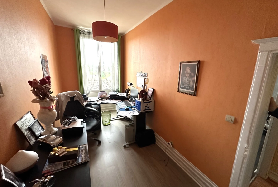 Maison à vendre avec 4 chambres à Seyches - Opportunité rare 