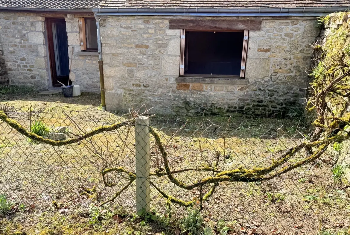 Maison à vendre à Alençon de 24,45 m² avec garage et grand terrain 