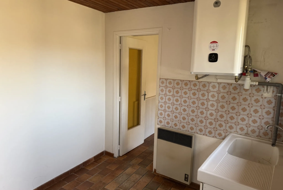 Maison à vendre à Alençon de 24,45 m² avec garage et grand terrain 