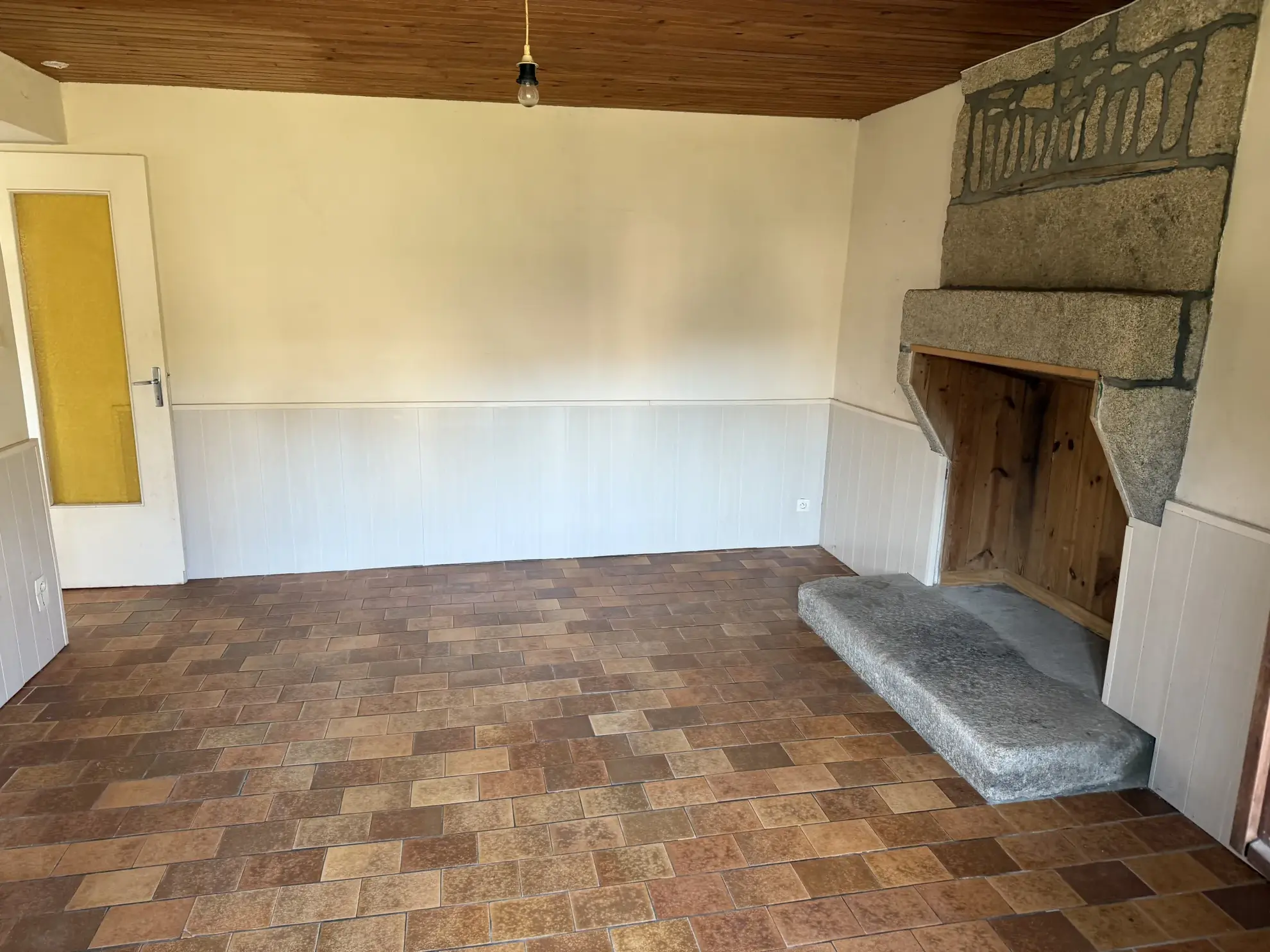 Maison à vendre à Alençon de 24,45 m² avec garage et grand terrain 