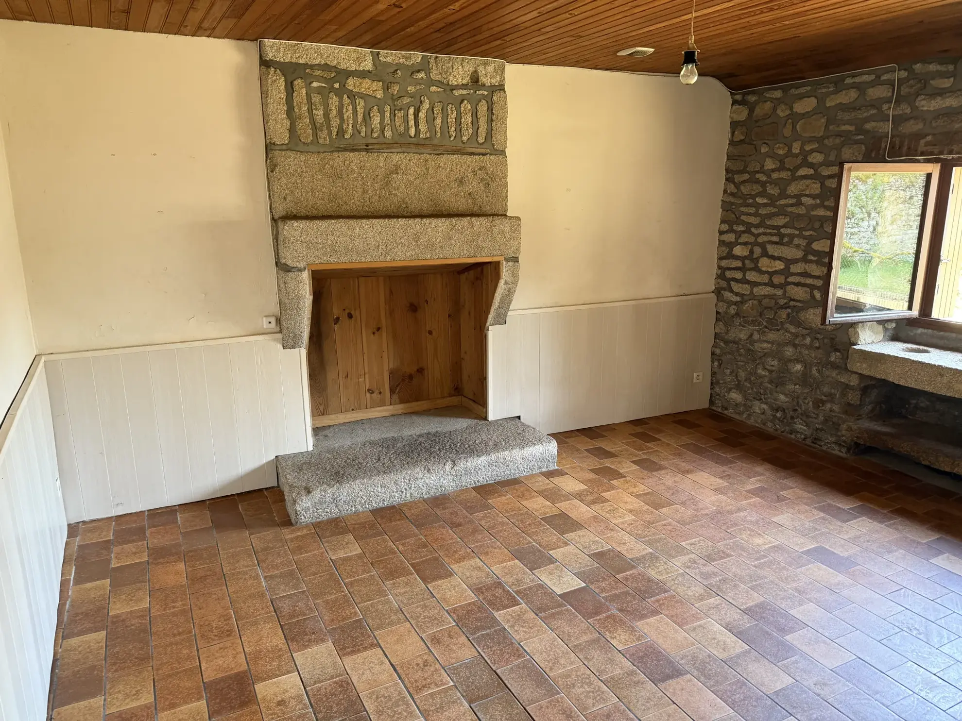 Maison à vendre à Alençon de 24,45 m² avec garage et grand terrain 