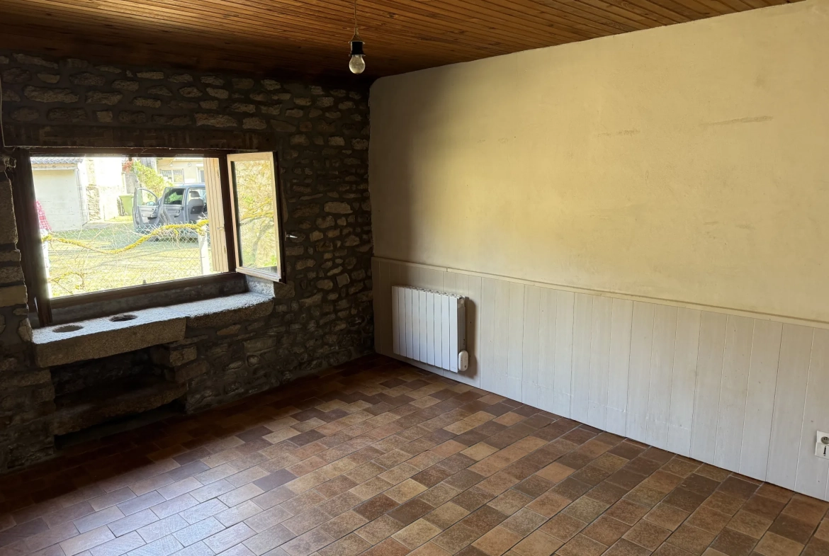 Maison à vendre à Alençon de 24,45 m² avec garage et grand terrain 