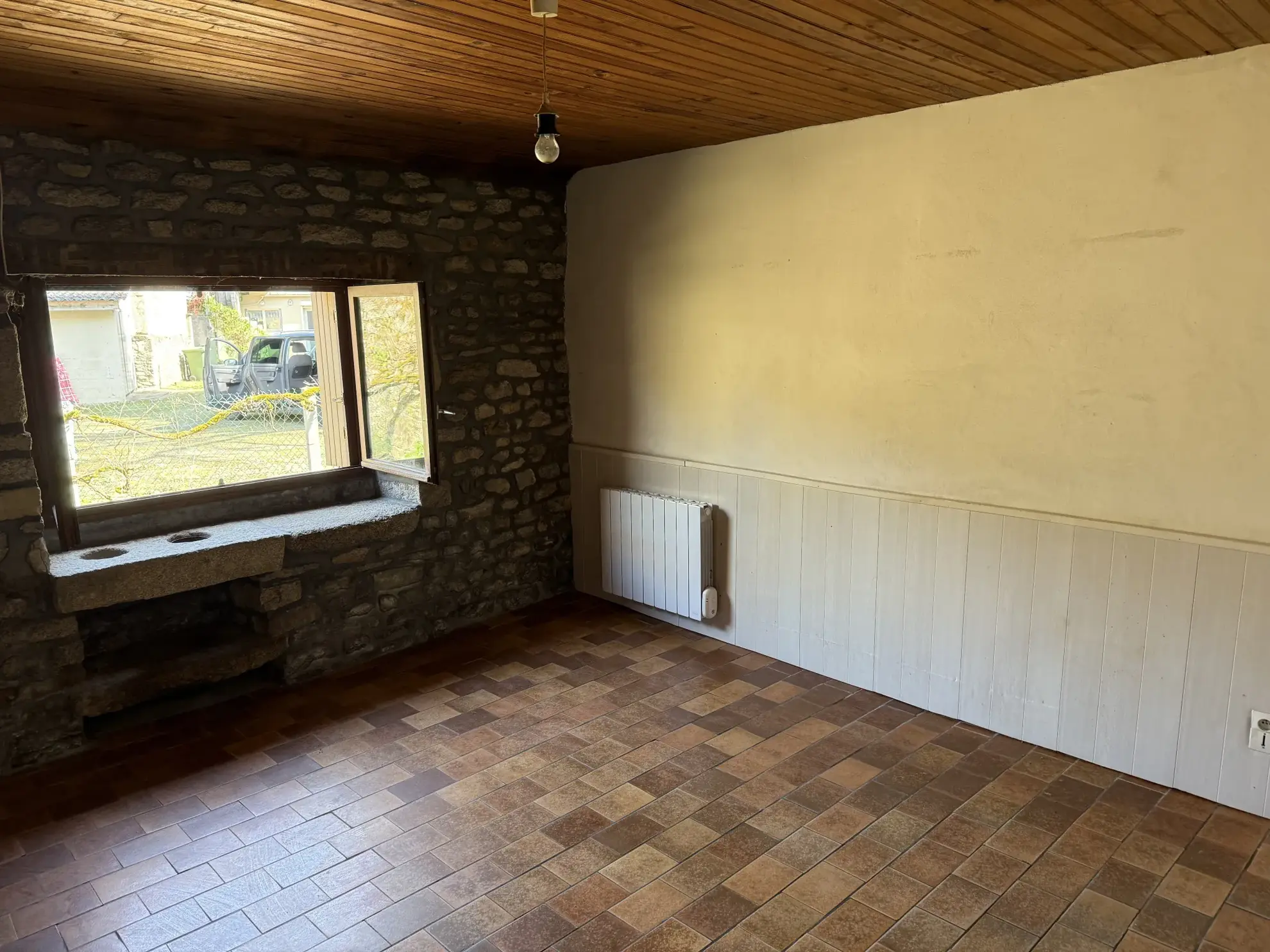 Maison à vendre à Alençon de 24,45 m² avec garage et grand terrain 