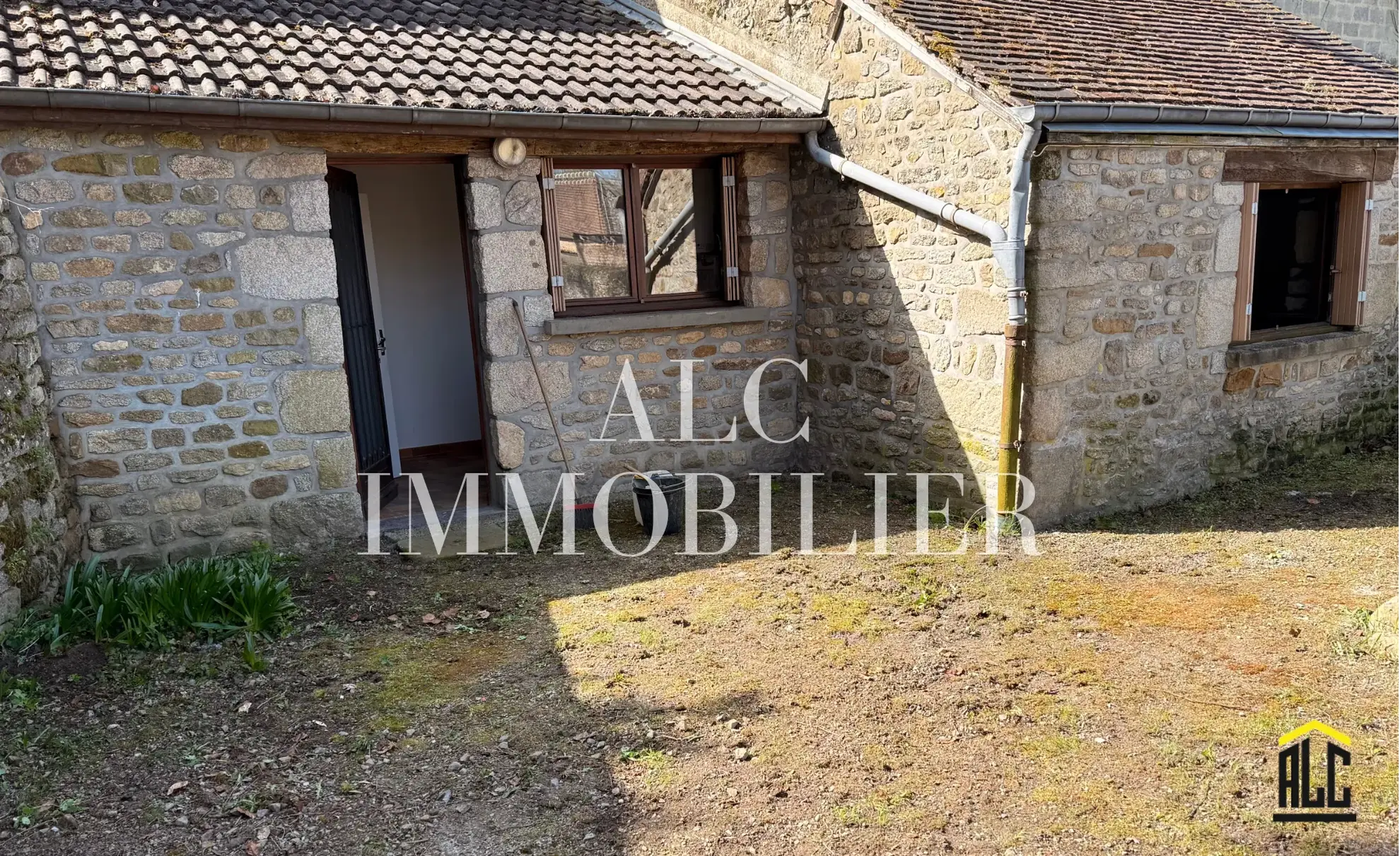 Maison à vendre à Alençon de 24,45 m² avec garage et grand terrain 