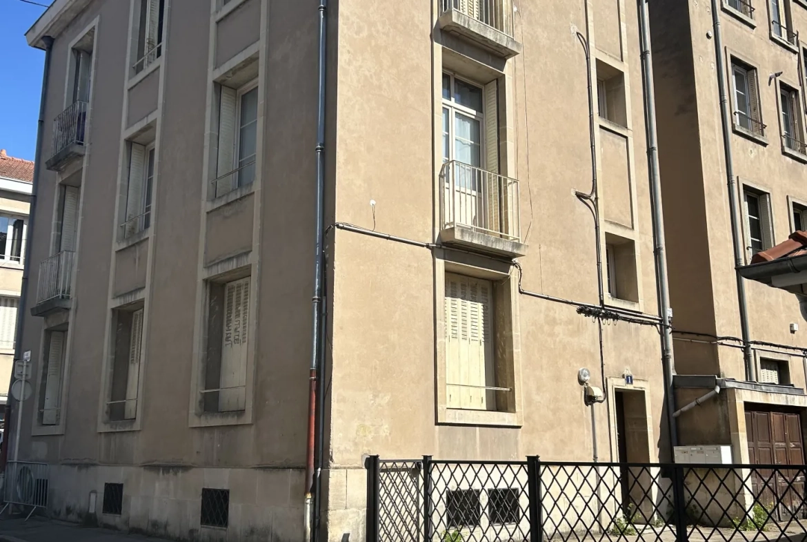 Comble à aménager à Toul - Potentiel pour résidence ou investissement 