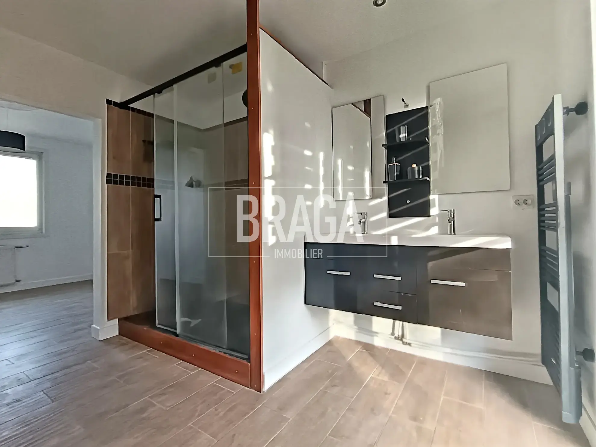 Maison de plain-pied rénovée de 133m² à Longfossé avec 3 chambres 