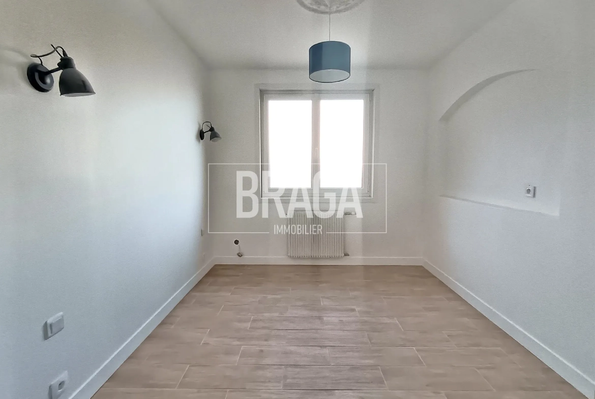 Maison de plain-pied rénovée de 133m² à Longfossé avec 3 chambres 