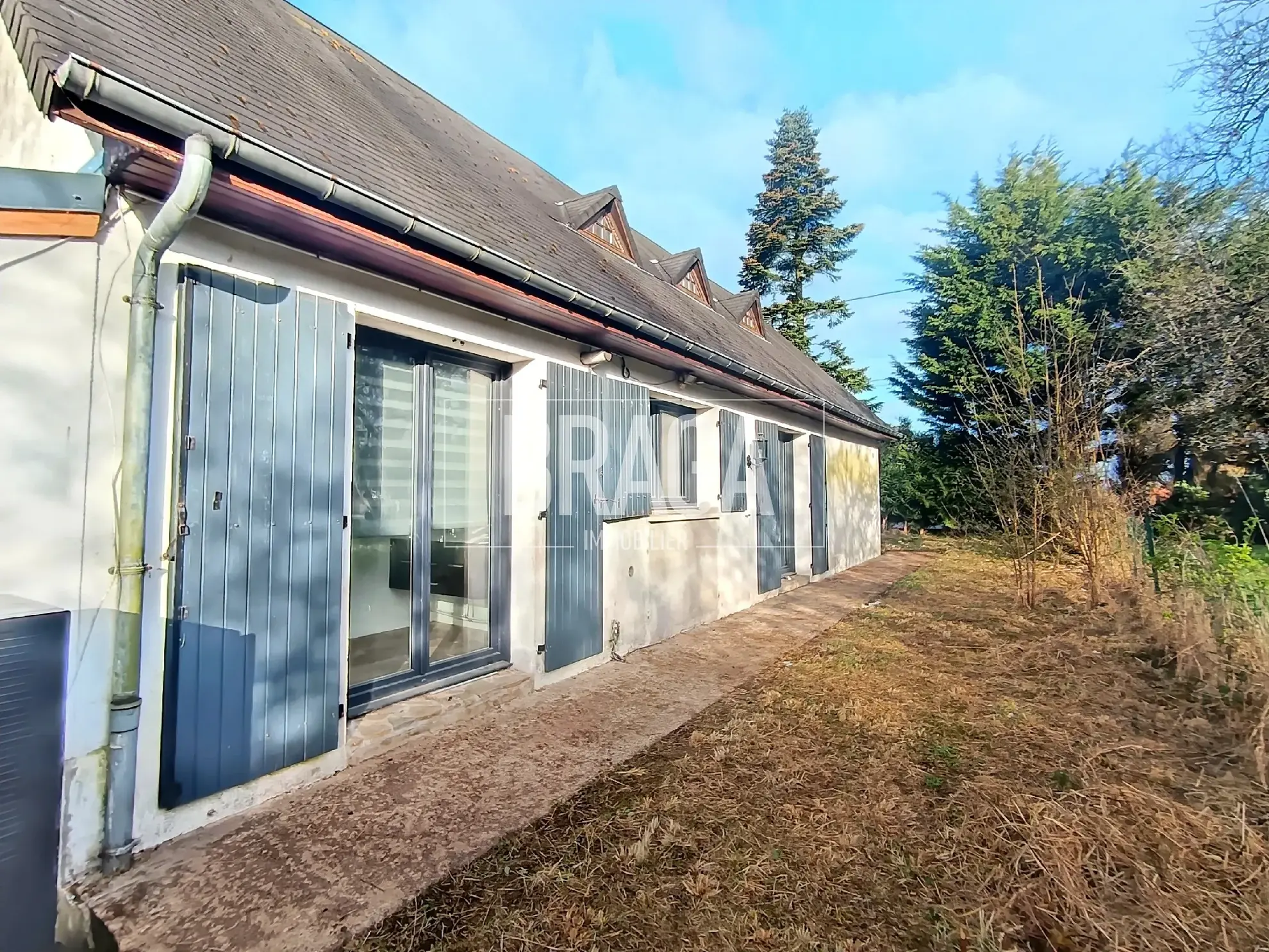 Maison de plain-pied rénovée de 133m² à Longfossé avec 3 chambres 