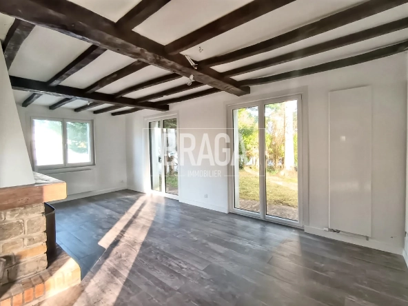 Maison de plain-pied rénovée de 133m² à Longfossé avec 3 chambres
