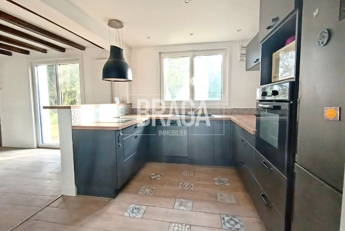 Maison de plain-pied rénovée de 133m² à Longfossé avec 3 chambres 