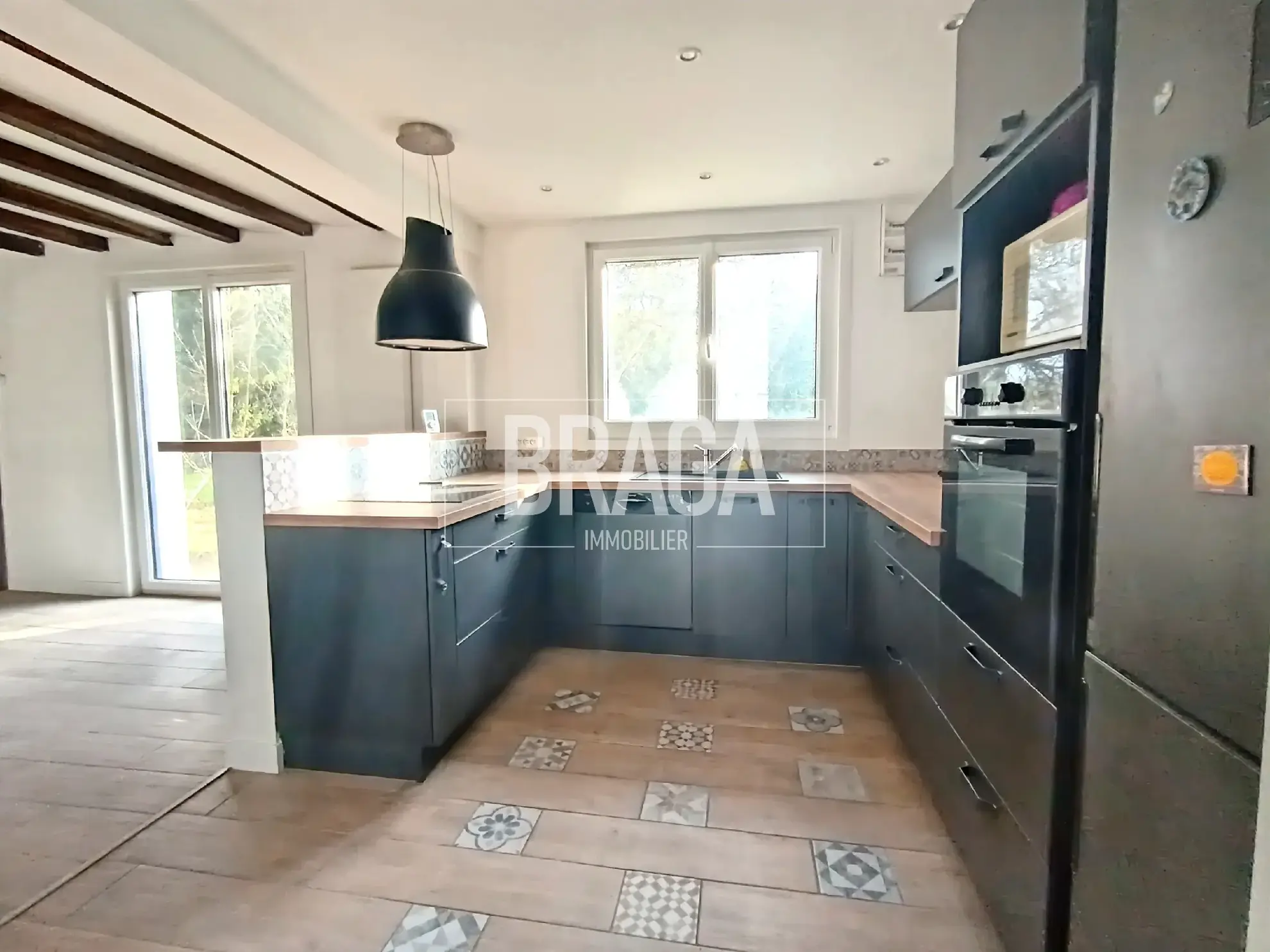 Maison de plain-pied rénovée de 133m² à Longfossé avec 3 chambres 