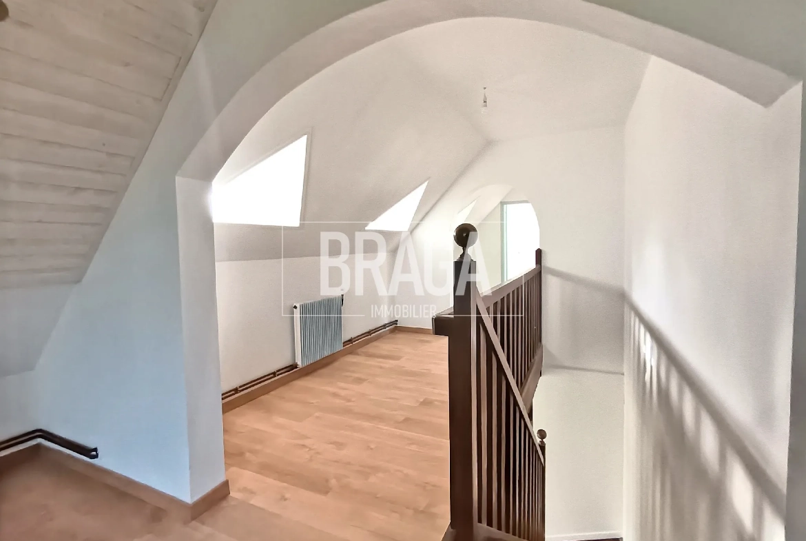 Maison de plain-pied rénovée de 133m² à Longfossé avec 3 chambres 