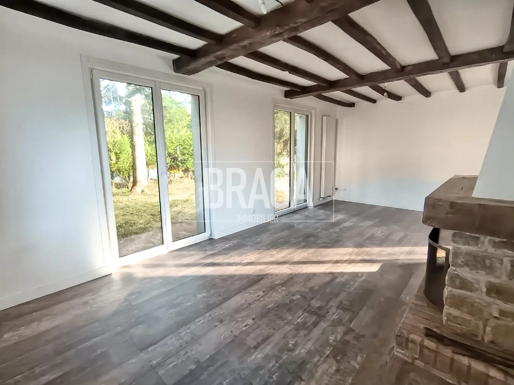 Maison de plain-pied rénovée de 133m² à Longfossé avec 3 chambres 