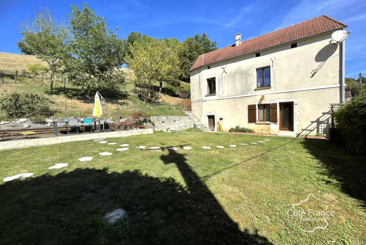Superbe maison de 2 chambres avec grand jardin à proximité d'Auxerre 