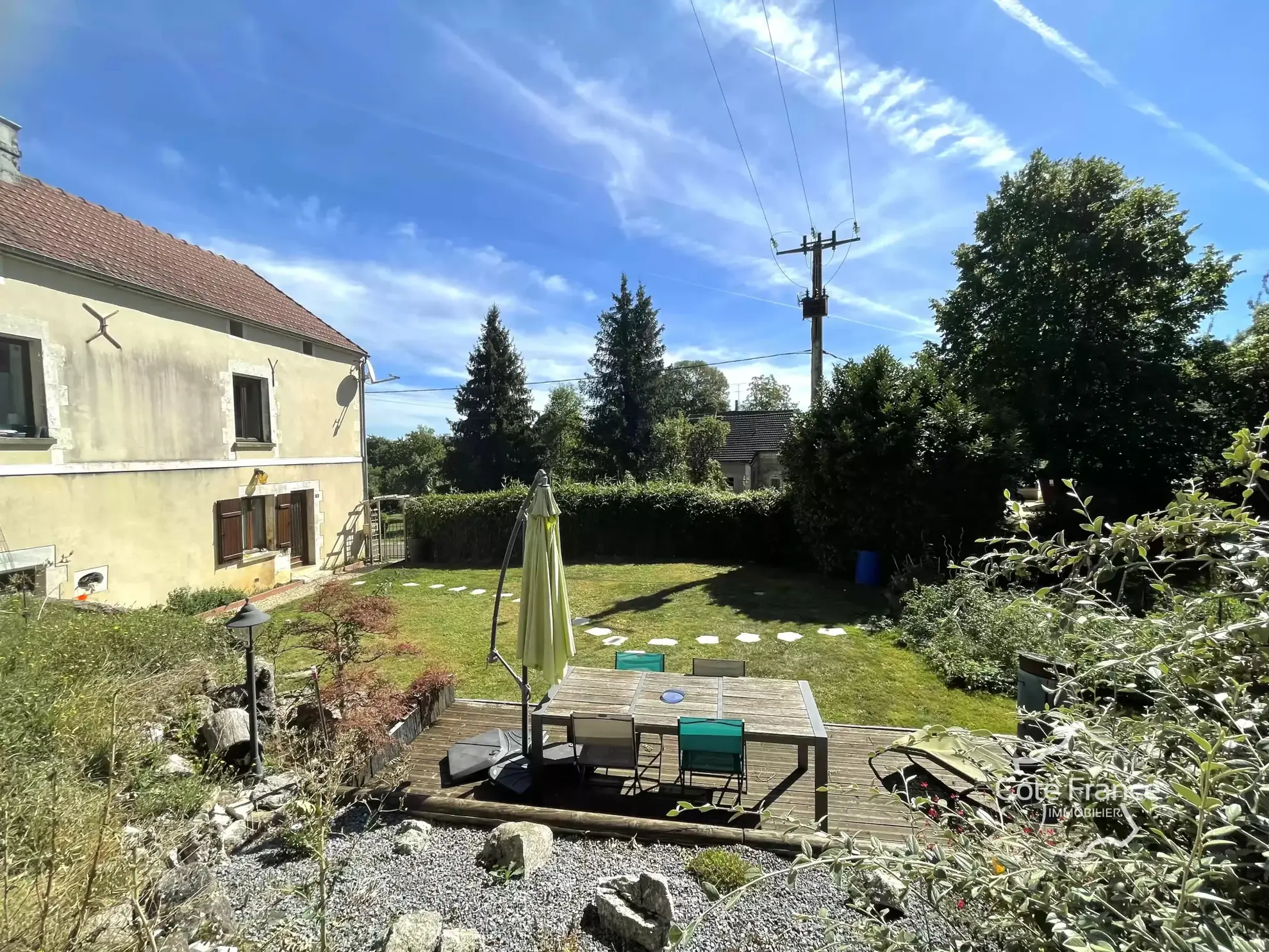 Superbe maison de 2 chambres avec grand jardin à proximité d'Auxerre 
