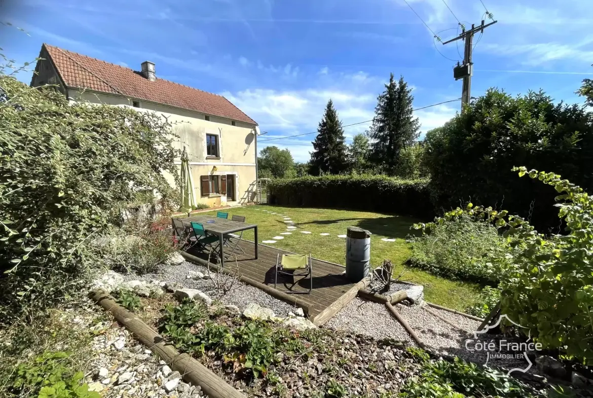 Superbe maison de 2 chambres avec grand jardin à proximité d'Auxerre 