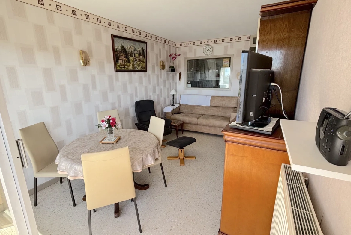 Appartement 2 pièces avec loggia sud vue mer à Carnon-Plage 