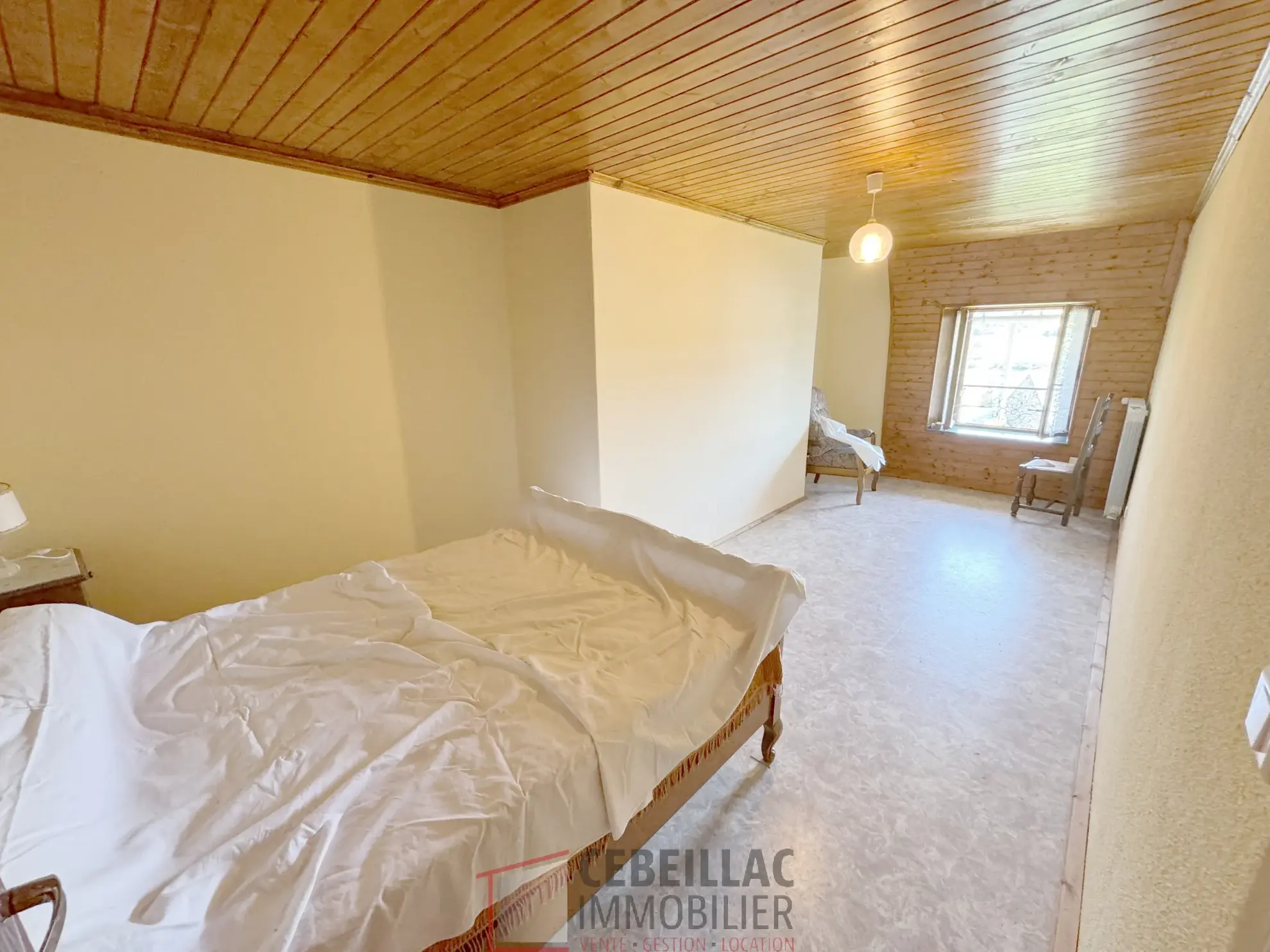 Maison authentique à vendre proche d'Allanche avec grand extérieur et potentiel 