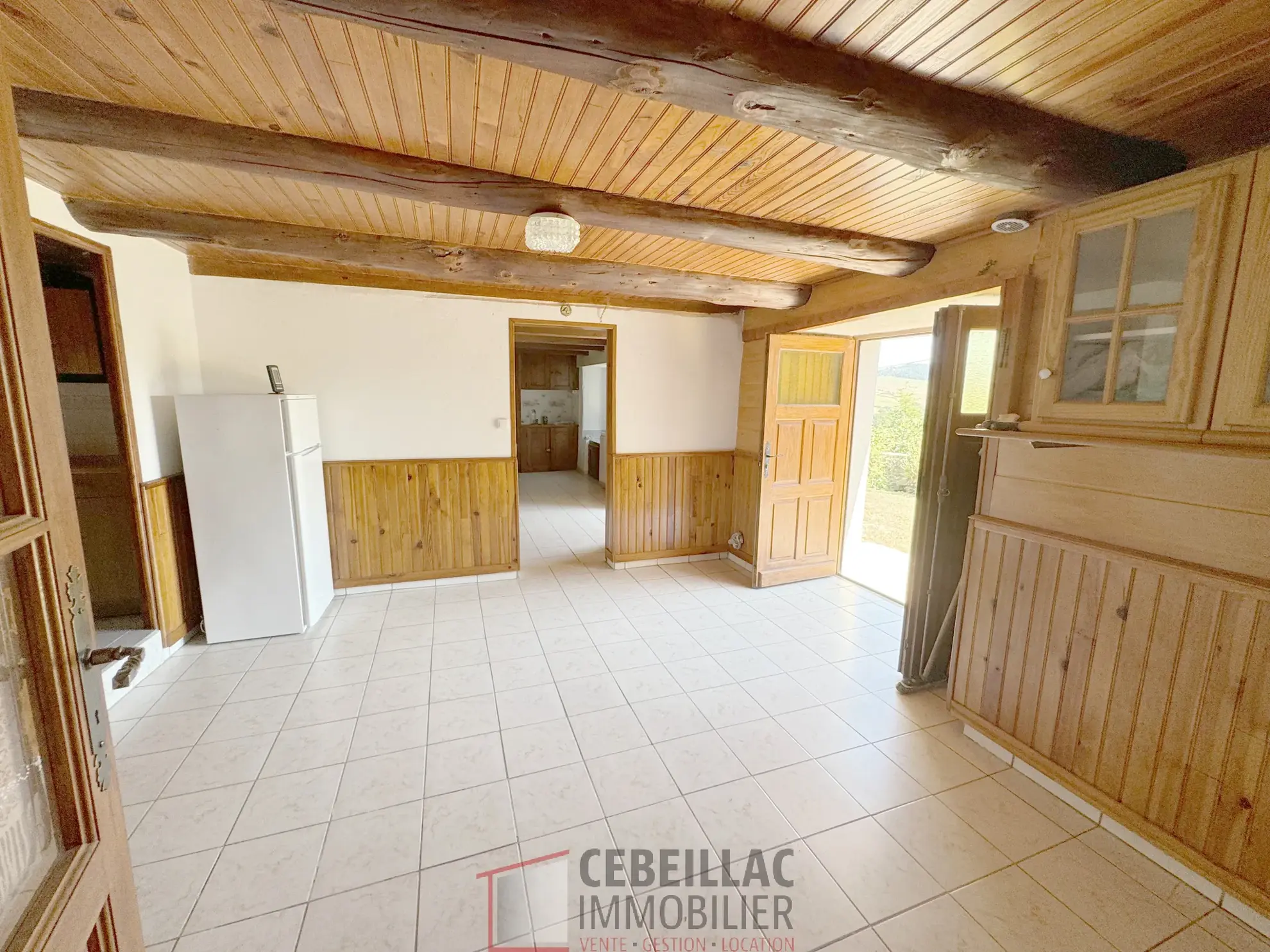 Maison authentique à vendre proche d'Allanche avec grand extérieur et potentiel 
